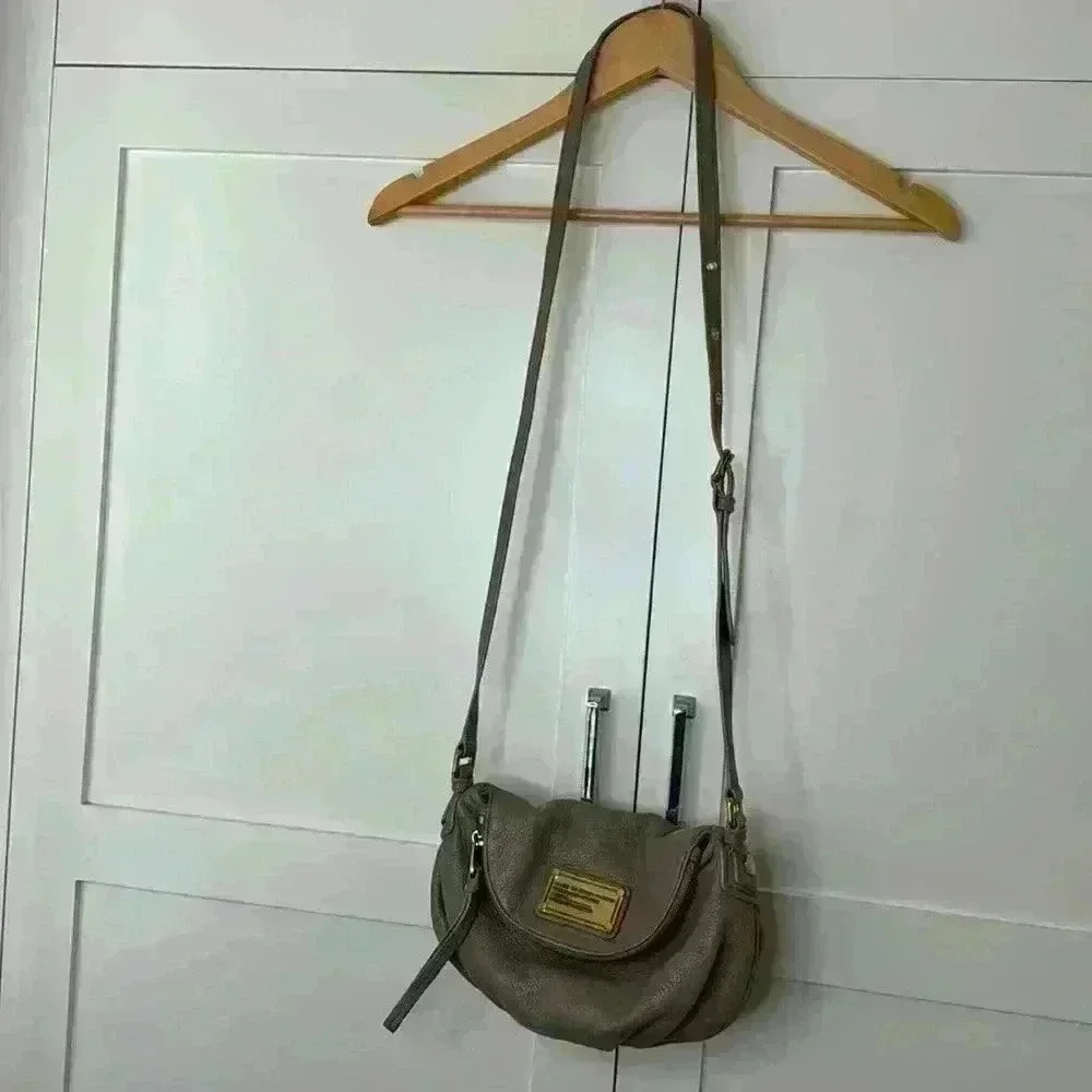 Marc by Marc Jacob’s medium size tan/beige crossbody - Picture 3 of 11